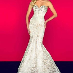 Mac Duggal Lace Mermaid Prom Gown Size 0